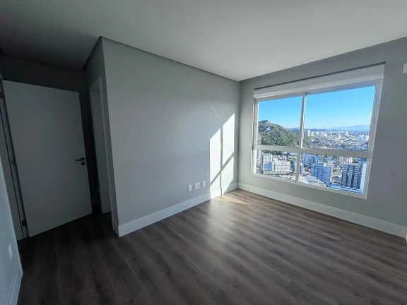 Imagem Apartamento com 3 suítes e 3 Vagas de Garagem no Centro Itajaí/SC