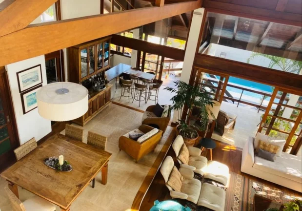 Imagem Essa casa incrível, tem uma identidade única, extremamente elegante, com muita luz e ventilação ...