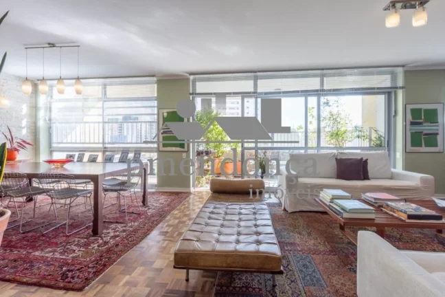 Imagem Apartamento reformado na Av Higienópolis com 3 quartos ( 1 suíte ) e 2 vagas, 219m³