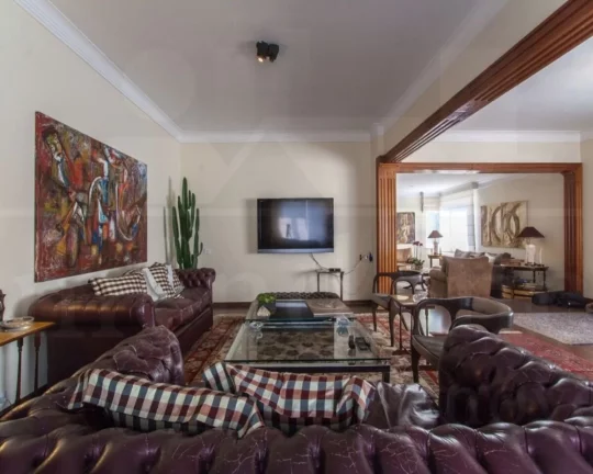 Imagem Higienópolis apartamento à venda em Prédio Vintage com 4 suítes e 2 vagas, 530m²