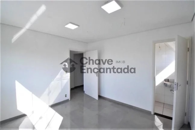 Imagem Salao Comercial com 8 salas em localizacao privilegiada