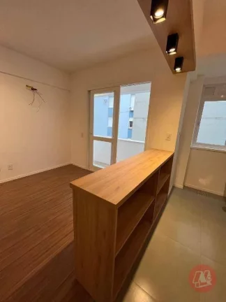 Imagem Na rua dos Andradas, apartamento rodo reformado.