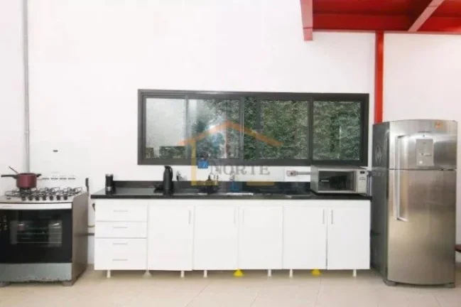 Imagem Casa estilo rústico industrial em condomínio fechado com guarita e segurança 24h. Terreno de 278m...