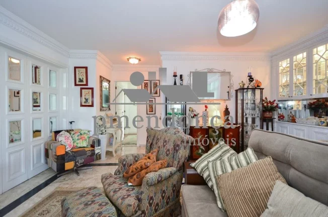 Imagem imóvel excepcional no coração de Perdizes Nobre com 3 suítes e 4 vagas, 230m².