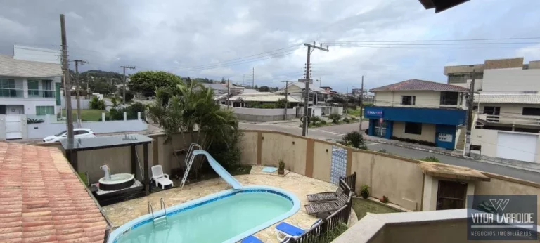 Imagem Casa de esquina à venda  Imbituba SC, com piscina
