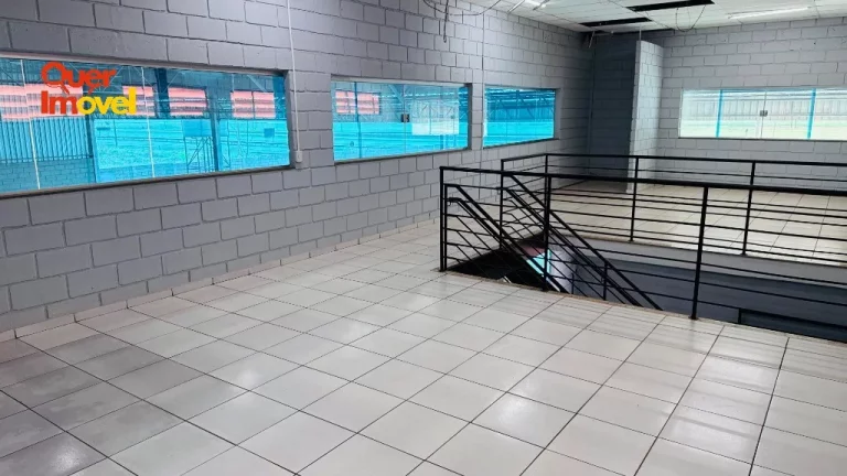 Imagem Galpão comercial para locação em Ribeirão Preto-SP, bairro Santa Iria: 2 salas, 4 banheiros, 14 vagas de garagem, 2.000 m²