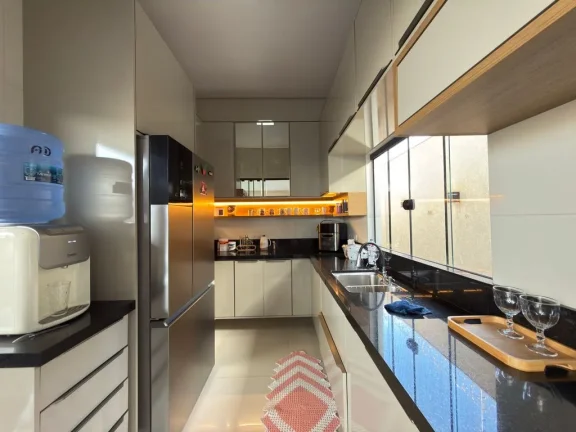 Imagem VENDE-SE CASA MODERNA, COMPLETA E COM ENERGIA SOLAR