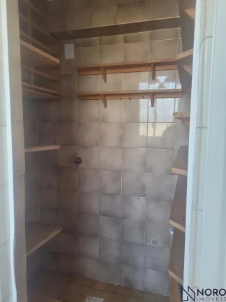 Imagem Amplo apartamento no centro de Santa Maria, sala para 02 ambientes com lareira e