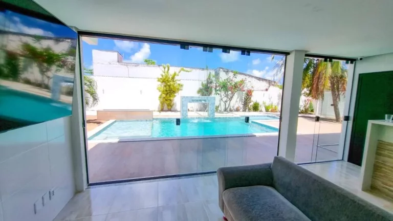 Imagem Casa de Rua no Robalo: 5 Suítes, Piscina e Salão de Festas à Venda