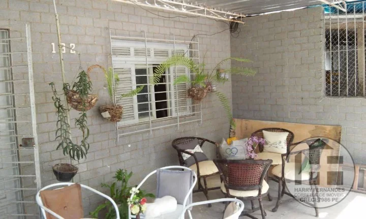 Imagem Casa com 2 pavimentos à venda, 5 quartos (1 suíte) no bairro da tamarineira, Recife-PE.