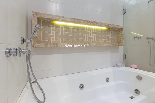 Imagem Apartamento de 198m ao lado do Parque Triano com 3 suítes amplo living, lavabo, cozinha, área de serviço e 1 vaga