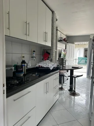 Imagem Casa em Forquilhinhas - 2 Dormitórios, 72m² por R$350.000