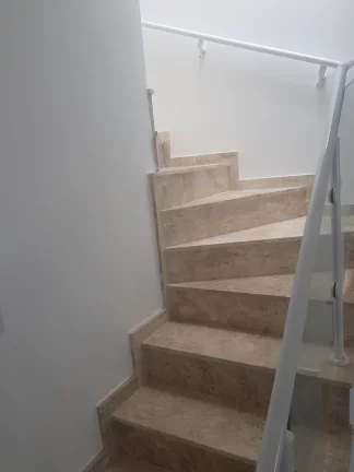 Imagem VENDO SOBRADO COM 03 SUÍTES NO BAIRRO VILA ERNA! (CUPECÊ)