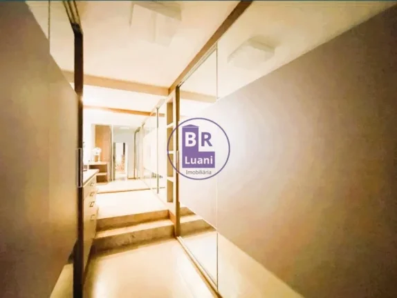 Imagem Linda casa alto padrão com ótima localização.