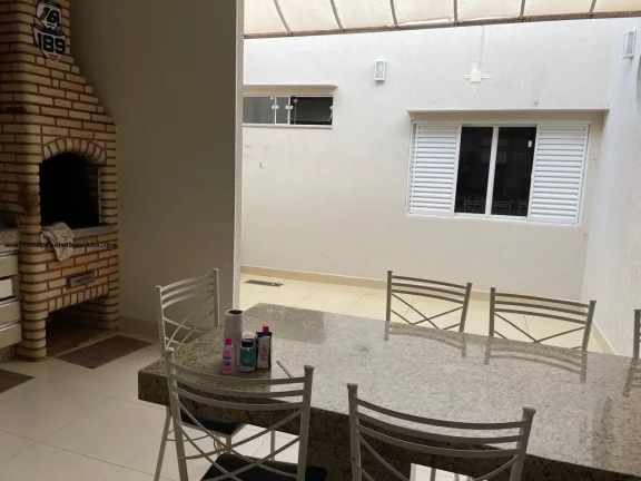 Imagem Casa para Venda em Limeira, Vale das Oliveiras, 3 dormitórios, 1 suíte, 2 banheiros, 4 vagas