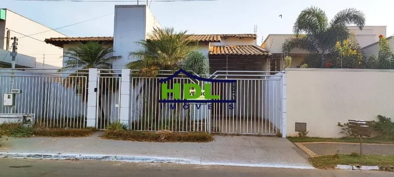 Casa Top no centro de Hidrolândia