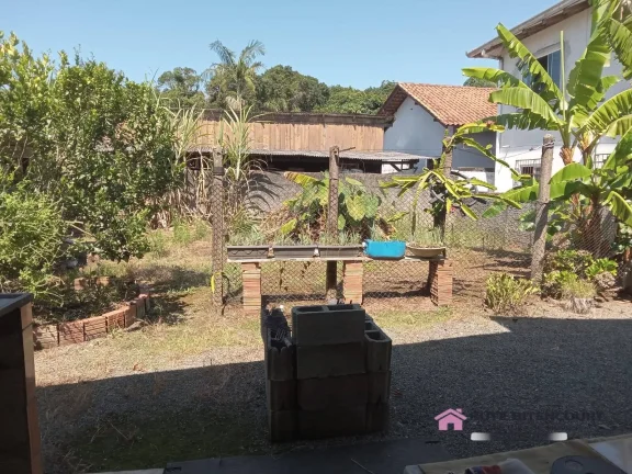 Imagem Casa de Madeira com Terreno Grande - Salinas- Balneário Barra do Sul / SC