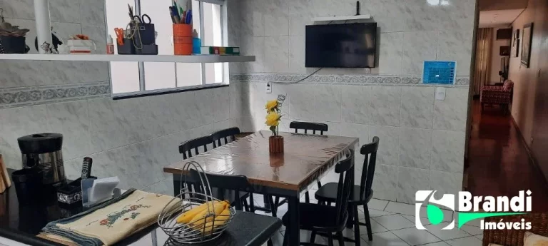 Imagem Ótimo sobrado e localização!3 dormitórios com suíte e closet.
