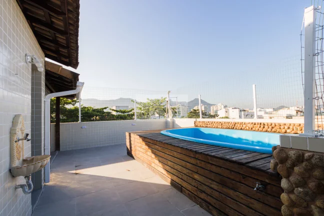 Imagem Condomínio Edifício Santa Cecília - Apartamento Cobertura Duplex em Recreio dos Bandeirantes, Rio de Janeiro/RJ