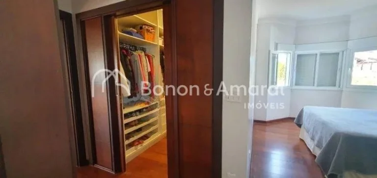 Imagem Lindo e confortável sobrado, com projeto moderno. A residência possui piso térreo com Hall de ent...