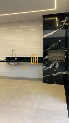 Imagem A casa possui 

- 3 suítes plenas sendo 1 master
- Sala 
- Cozinha 
- Área de serviço 
- 4 banhei...