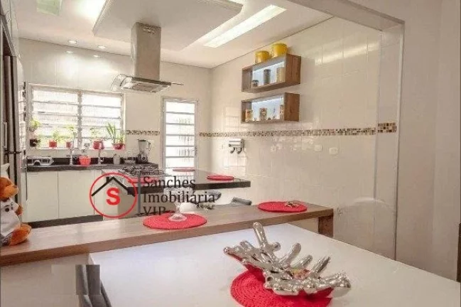 Imagem Sobrado lindo Vila Bertioga, parte interna toda reformada, casa aconchegante com 3 quartos sendo 1 suite, todos com ar condicionado, sala ampla, cozi