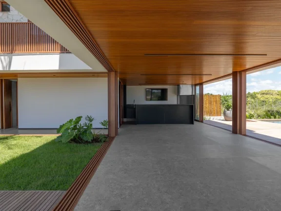 Imagem Casa em Condomínio à venda em Praia do Forte, Mata de São João - Churrasqueira, Piscina e Mobiliado