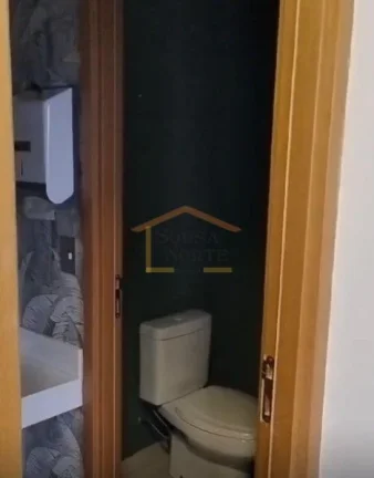 Imagem Sala comercial, piso frio, divisória, 2 banheiros, sacada e 1 vaga de garagem. 64m².
Ideal para es...