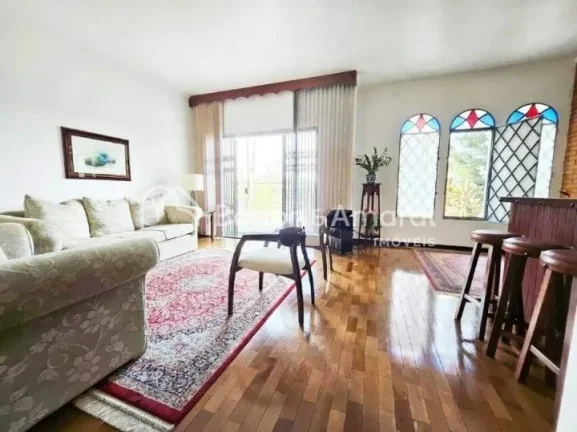 Imagem Casa bem localizada, em avenida consolidada, rodeada por clínicas, comércio, escritórios e estaci...
