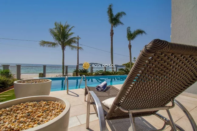 Imagem Casa frente mar à venda na praia de Bombinhas SC