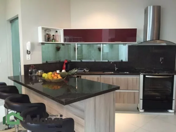 Imagem Sobrado com 4 Quartos e 4 banheiros à Venda, 365 m² por R$ 1.790.000
