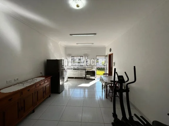 Imagem Imóvel com 500m² de terreno e 189m² construídos, 3 quartos (2 suítes), sala 2 ambientes, edícula 62m², garagem 4 carros, quintal e jardim