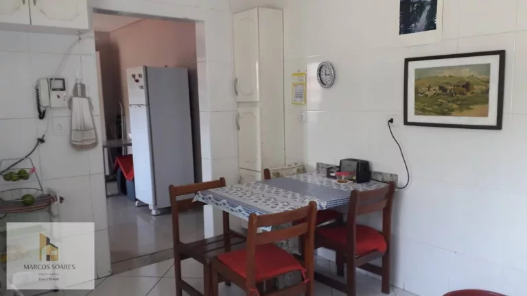 Imagem Sobrado à venda em Osasco, Vila Yara, 152,300m2 com 4 quartos, 8 vagas de garagem