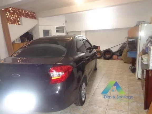 Imagem Linda casa com 3 dormitórios, 3 vagas, 3 banheiros área gourmet com fácil acesso a comércios e principais avenidas.