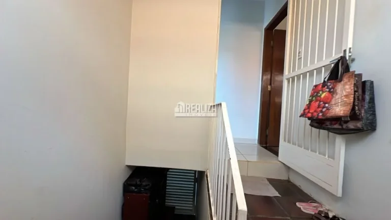 Imagem Casa à venda no bairro Vila Olímpica, Uberaba - 3 dormitórios, suíte, sacada e quintal!