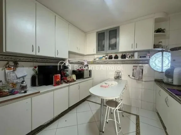 Imagem Casa de esquina Ã  venda no Jardim Eulina, com 200 metros de Ã¡rea Ãºtil, com 4 quartos, sendo 2 suÃ...