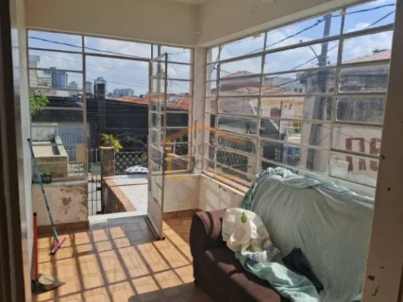 Imagem Casa Assobradada de Esquina, oferece excelente potencial de valorização, sendo uma ótima opção ...