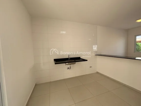 Imagem Esta encantadora casa geminada em Valinhos conta com 3 dormitórios, sendo 1 suíte. No térreo, voc...