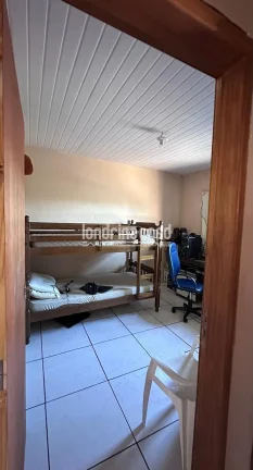 Imagem Casa à Venda no Jardim Carlota em Londrina com 247m² de Área Útil, 3 Quartos sendo 1 Suíte, Edícula Completa e 2 Vagas de Garagem