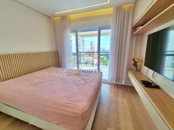 Imagem Apartamento com 135m², em andar alto, com vista livre e ótima iluminação natural. Possui 3 dormi...