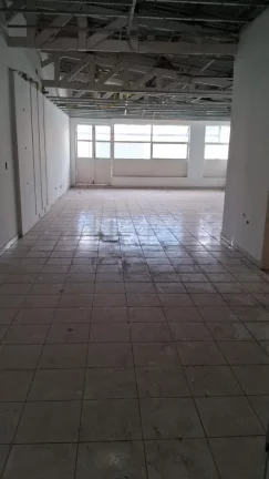 Imagem Ponto Comercial de 300m² na Vila Sônia - São Paulo-SP: 5 Banheiros, 4 Vagas de Garagem!