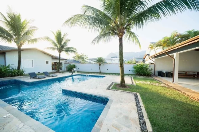 Imagem Morada da Praia - Casa de Praia Sobrado mobiliada para locação no Condomínio Morada da Praia em Bertioga, com 6 dormitórios e piscina