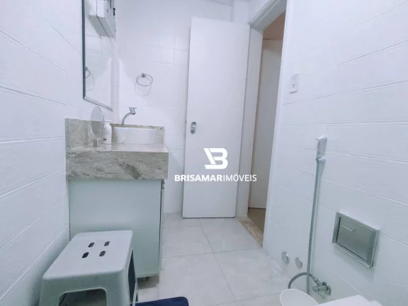 Imagem PITANGUEIRAS- UMA QUADRA DO MAR , LOCALIZAÇÃO ESPETACULAR , GARAGEM NO PRÉDIO.