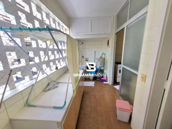 Imagem PITANGUEIRAS- UMA QUADRA DA PRAIA , LOCALIZAÇÃO ESPETACULAR , GARAGEM NO PRÉDIO.