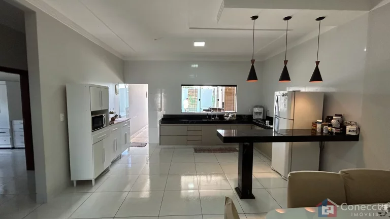 Imagem Casa Moderna à Venda no Residencial Barreiro, Patos de Minas - 3 Dormitórios, Piscina e Área Gourmet