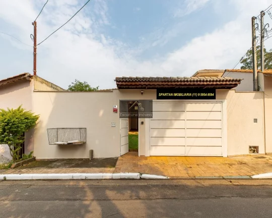 Imagem CASA TÉRREA ESPAÇOSA 306 M 3 SUÍTES 3 SALAS AMPLAS 6 VAGAS DE GARAGEM EM MEIO A MUITA NATUREZA LOCAL CALMO AO LADO DO CLUBE DE CAMPO SÃO PAULO GOLF