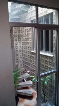 Imagem Casa no Centro - 4 Quartos, 2 Suítes, 200m², 4 Vagas de Garagem - Consulte Agora!