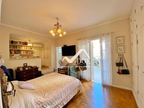 Imagem casa á venda a uma quadra da praia com 3 dormitórios e 1 suíte