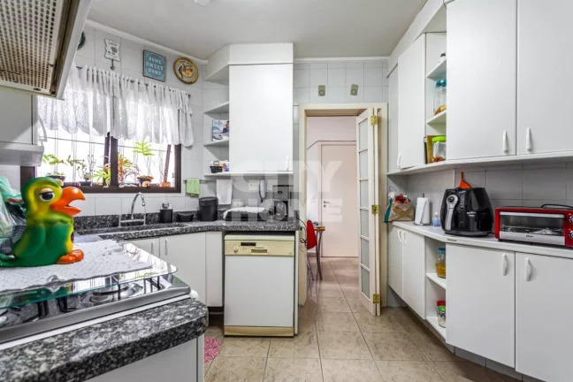 Imagem Apartamento no Campo Belo, com 178m², três dormitórios, sendo três suítes, ampla sala para trê...