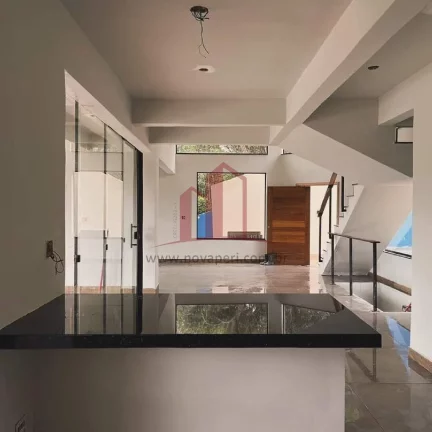 Imagem Imperdível oferta de casa em condomínio com 4 quartos no Jardim Lago da Cantareira, Mairiporã-SP: 4 suítes, 2 salas, 3 vagas, 330m²!
